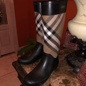 Original Burberry Boots size 39